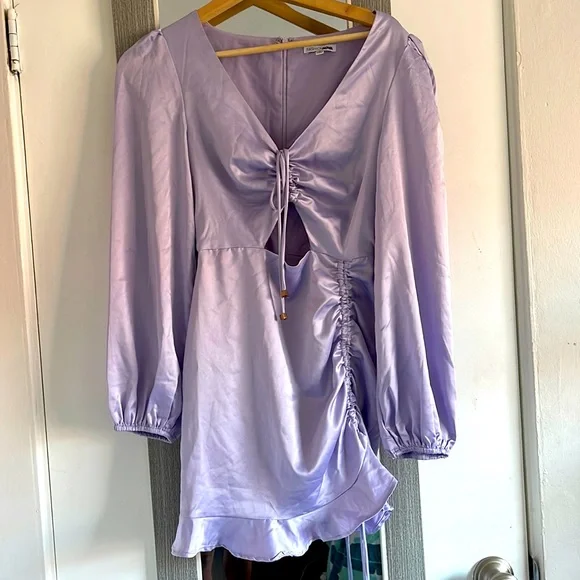 I am selling a light purple fashion nova dress